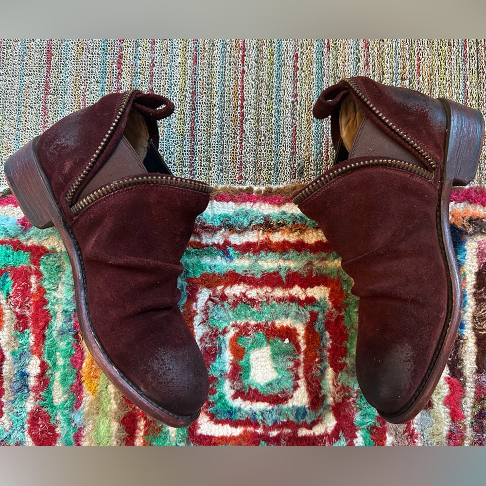 Fluevog NEARLY NEW Living Evers burgundy suede rub-off slip on shoe w/ zipper- 6 - Picture 9 of 16